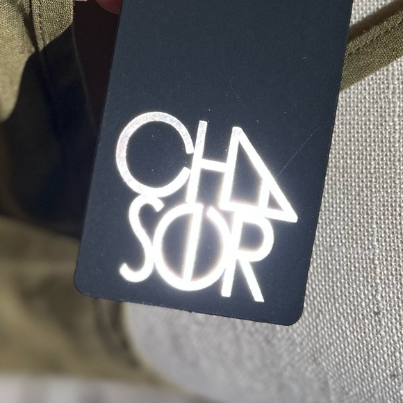 🌻NEW (w/tag) Chaser Olive Green Criss-Cross Ruffle Sleeveless Blouse Size M - Picture 8 of 8